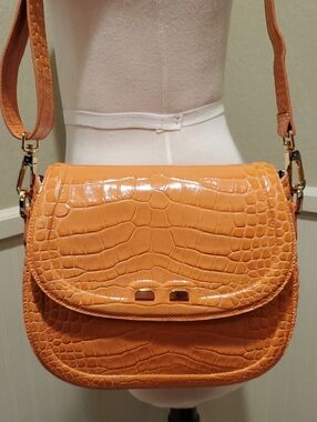 Like NEW Bene Croc Embossed Leather Holmes Shoulder Bag Cantaloupe